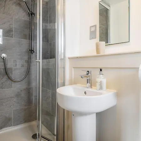 Roger Ground House Tatil Evi